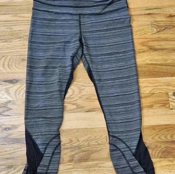 Lululemon Run Inspire Crop Size 8 EUC - Picture 6 of 12